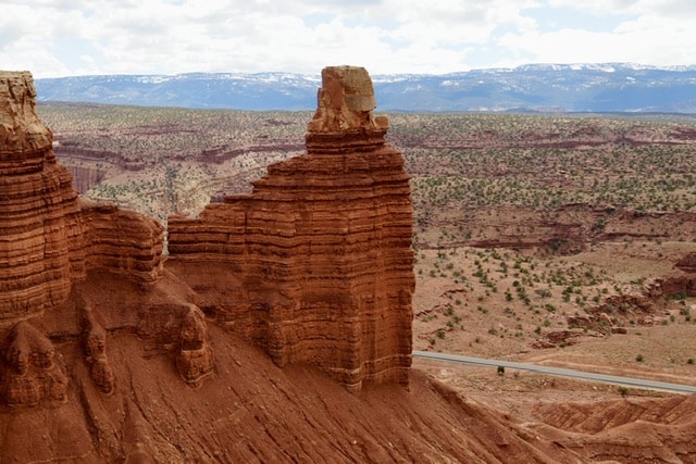 Read more about the article Chimney Rock Trail Adventure: Capitol Reef National Park