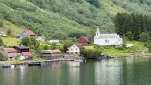 Read more about the article Norway’s Ultimate Fjord Adventure: Waterfalls, Vikings & the Flam Railway