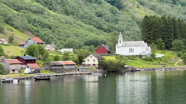 Read more about the article Norway’s Ultimate Fjord Adventure: Waterfalls, Vikings & the Flam Railway