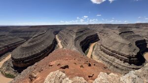 Read more about the article Utah’s Hidden Canyon You’ll Never Forget | Goosenecks State Park Road Trip